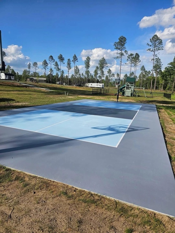 Basketball and courts at Southern Pines